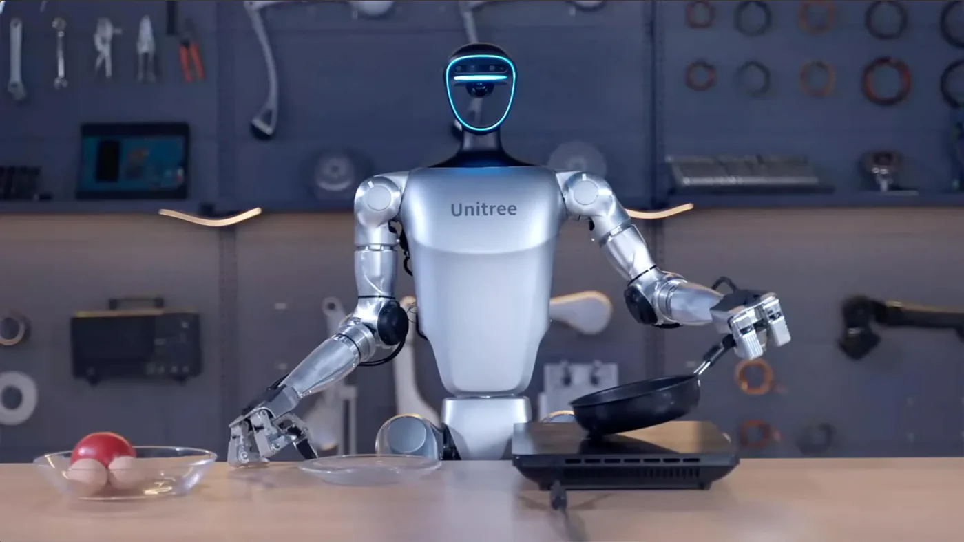 Le G1 manipule des objets sur un établi